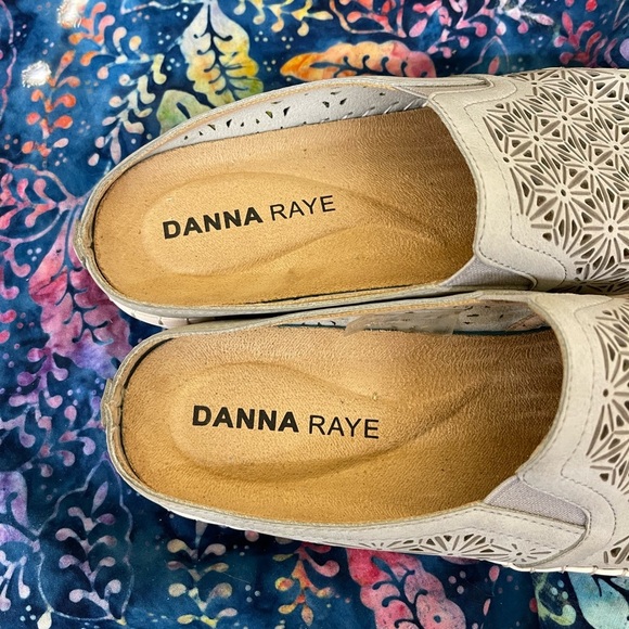 Danna Raye “Judy” cut out suede slip-ons deck shoe slide size 6 - Picture 3 of 7
